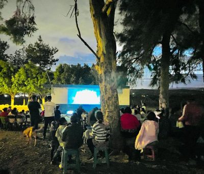 Promueven valores a los niños y jóvenes a través de Cine Móvil