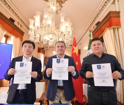 Firma Navarro memorando de cooperación con el condado chino de Fengdu y extiende invitación al Festival del Día de Muertos