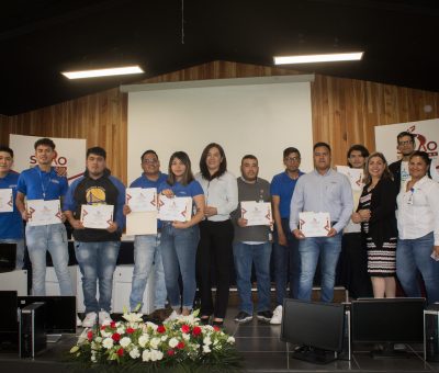 Preparan a jóvenes silaoenses para que se desarrollen en el ámbito tecnológico