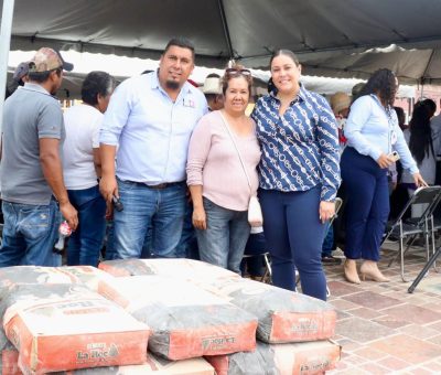 Entregan más de 360 toneladas de cemento para habitantes de Manuel Doblado