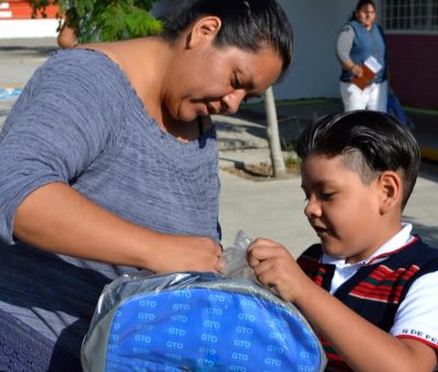 Se benefician más de 132 mil alumnos con la entrega de mochilas y útiles escolares en la Delegación Regional de Educación León