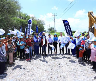 Arrancan SDAyR y Municipio dos caminos rurales en San Francisco del Rincón