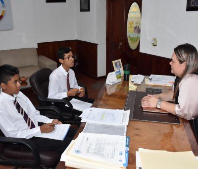 Estudiantes de Secundaria Nicolás Bravo entrevistan a Alcaldesa