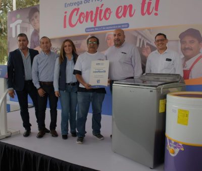 Comerciantes abasolenses reciben equipo para sus negocios