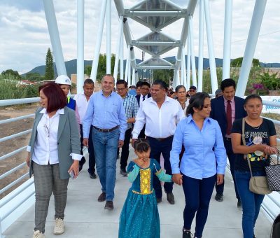 Inauguran puente peatonal sobre el río Laja en Comonfort