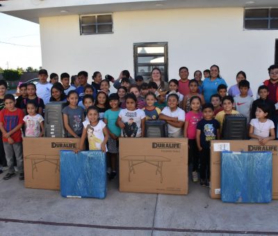Chío Cervantes entrega apoyo para centro comunitario en Colonia Juárez