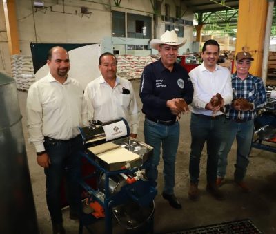 Entrega SDAyR apoyos productivos a familias de Salamanca