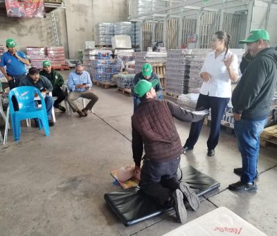 CAISES Uriangato capacita a trabajadores locales sobre RCP