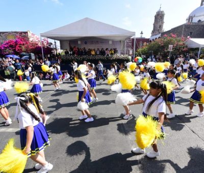 Disfrutan Desfile de la Revolución Mexicana