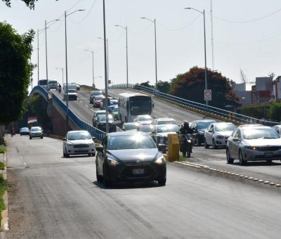 Cierran paso vehicular en Puente Siglo XXI