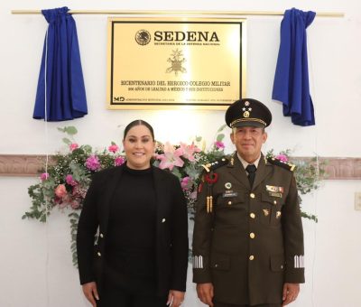 Develan Placa por el Bicentenario del Heroico Colegio Militar en Manuel Doblado