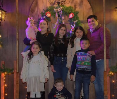 Encienden Árbol Navideño en Centro Histórico de Abasolo