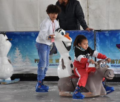Niñas y niños de Cofradía de Guerra disfrutan patinaje en hielo