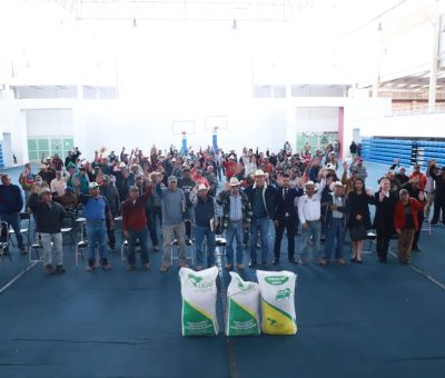 Auxilia SDAyR a ganaderos con entrega de alimento para sus hatos