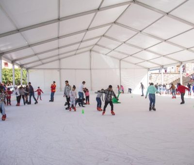 Llevan a la pista de hielo a más de mil 500 niñas y niños de comunidades de Guanajuato Capital