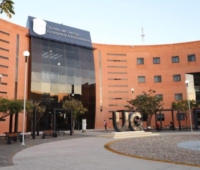 Festeja Maestría en Administración UG medio siglo de existencia