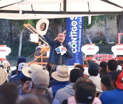 Equipa SDAyR a productores de Valle de Santiago con Tecno Campo