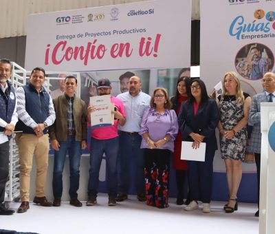 Entregan apoyos a emprendedores de más de 20 municipios