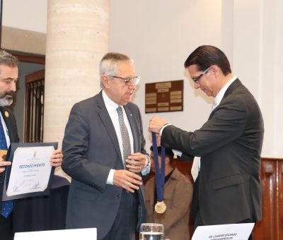 Entrega Universidad de Guanajuato Medalla al Mérito Jurídico al Dr. Rodolfo Luis Vigo