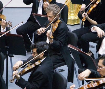 Ovacionan en su tercer concierto a la OSUG en el Teatro Principal