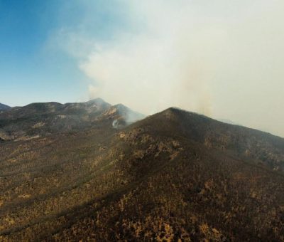 El Gobernador del Estado Diego Sinhue Rodríguez Vallejo, acudió al Puesto de Mando y Control que mantiene los trabajos para sofocar los incendios que se presentan desde hace dos días en la Sierra de Santa Rosa de Lima