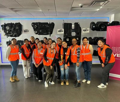 Estudiantes universitarias conocen la importancia del rol de la mujer en la industria