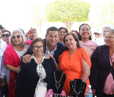 Diego Sinhue acudió como invitado a la Muestra Cultural de Jubilados y Pensionados
