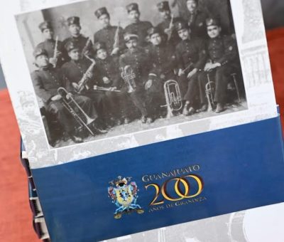 Presentan libro en honor a la banda de música del Estado