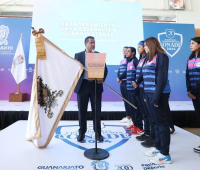 Diego Sinhue abanderó la delegación guanajuatense para los Juegos Nacionales y Paranacionales CONADE 2024