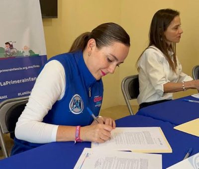 Firma Cecilia Pöhls pacto por la primera infancia