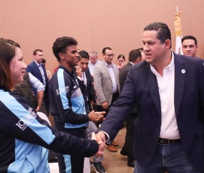 Abandera Gobernador a deportistas olímpicos