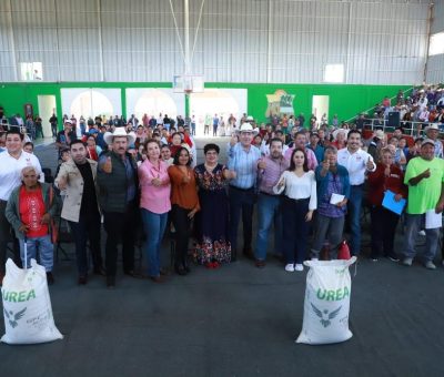 Impulsa SDAyR al campo de Romita  con apoyos productivos y fertilizante