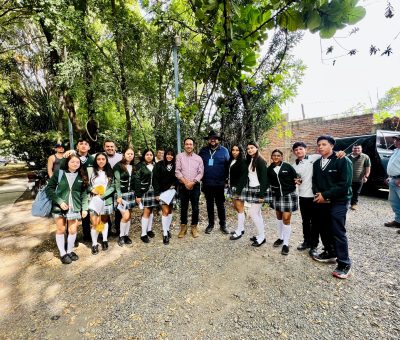 Presidente Municipal de Salvatierra Promueve Alternativas Sustentables para Productores y Estudiantes en San Pedro de los Naranjos