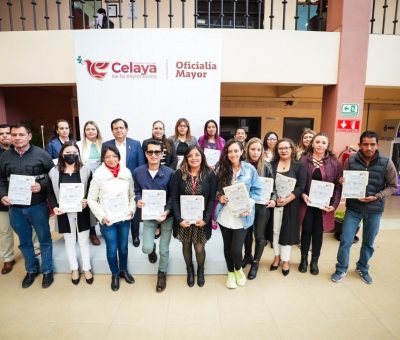 Entregan reconocimientos a la profesionalización de servidores públicos