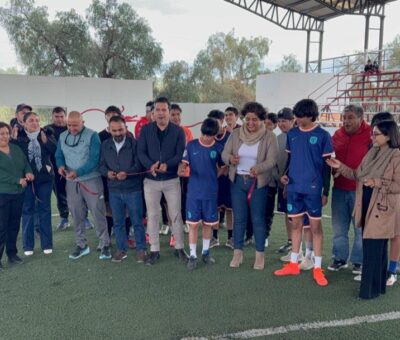 Reciben los jóvenes de Doctor Mora cancha renovada