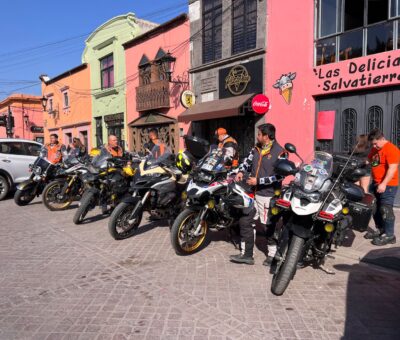Motociclistas de DiscoverMoto hacen escala en Salvatierra durante su travesía por Guanajuato