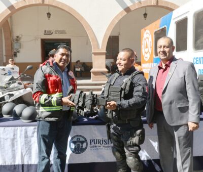 Presidente Municipal entrega Equipamiento de Seguridad y Protección