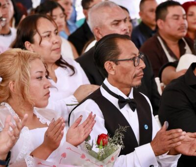 Celebran en San Valentín matrimonio de 50 parejas