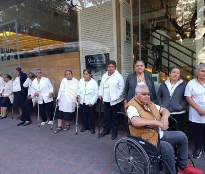 “Mineros de Plata” es un programa de la Secretaría de Derechos Humanos con el que se apoya a personas adultas mayores para que visiten a sus hijas e hijos en Estados Unidos
