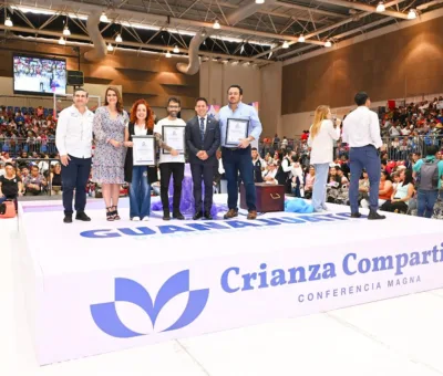 Fortalecen a familias a través de conferencia «Crianza Compartida»