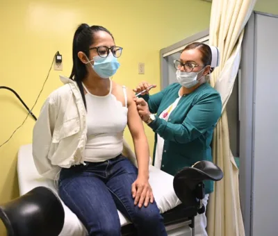 Aplica IMSS Guanajuato vacuna contra Virus de Papiloma Humano a varones menores en todo el estado