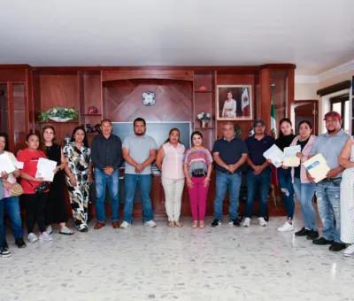 Beneficiarios de programas de atención al migrante reciben apoyos