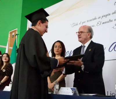Egresan de la ENOL 152 profesionales de la educación
