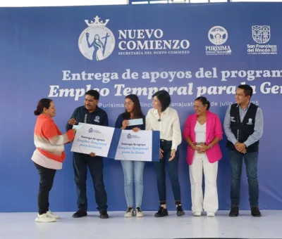 Entregan cheques del programa de Empleo Temporal