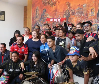 VIBRA TEATRO DE LA CIUDAD EN IRAPUATO POR DOCUMENTAL “CON DIOS Y CON LA TRINCA”
