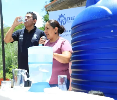 Entrega DIF Estatal sistemas de captación de agua a familias de Pocitos de Corrales en Comonfort