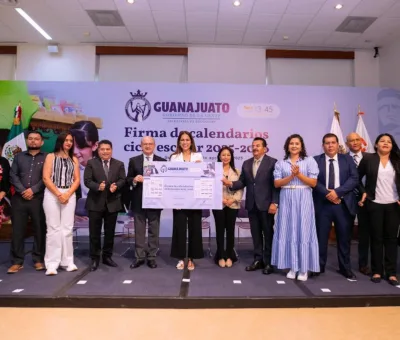 Firma Gobernadora Calendarios Escolares para el Ciclo Escolar 2025-2026