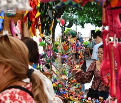 EXPONEN ARTESANOS SU ESENCIA SANMIGUELENSE Y EMBELLECEN HOGARES DE MÉXICO Y EL MUNDO