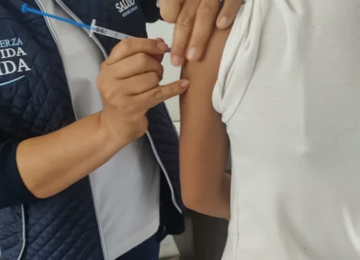 SSG mantiene campaña de vacunación contra el Virus del Papiloma en niñas y niños salmantinos.