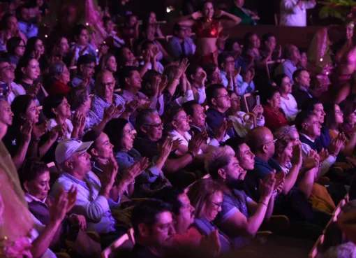 VIVEN ANIVERSARIO DE LUJO EN TEATRO DE IRAPUATO